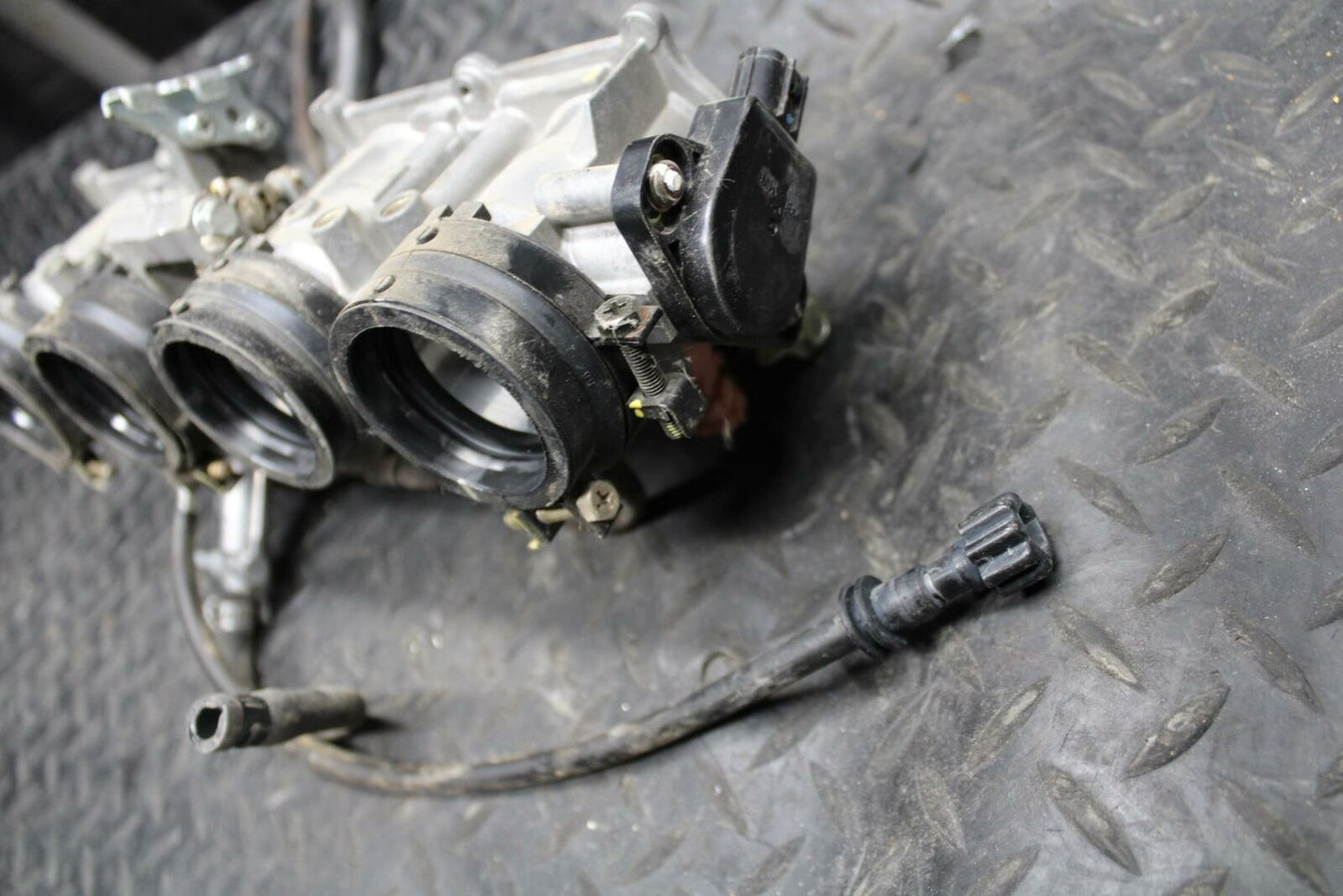 03-04 HONDA CBR600RR MAIN FUEL INJECTORS / THROTTLE BODIES 16400-MEE-672 BB200