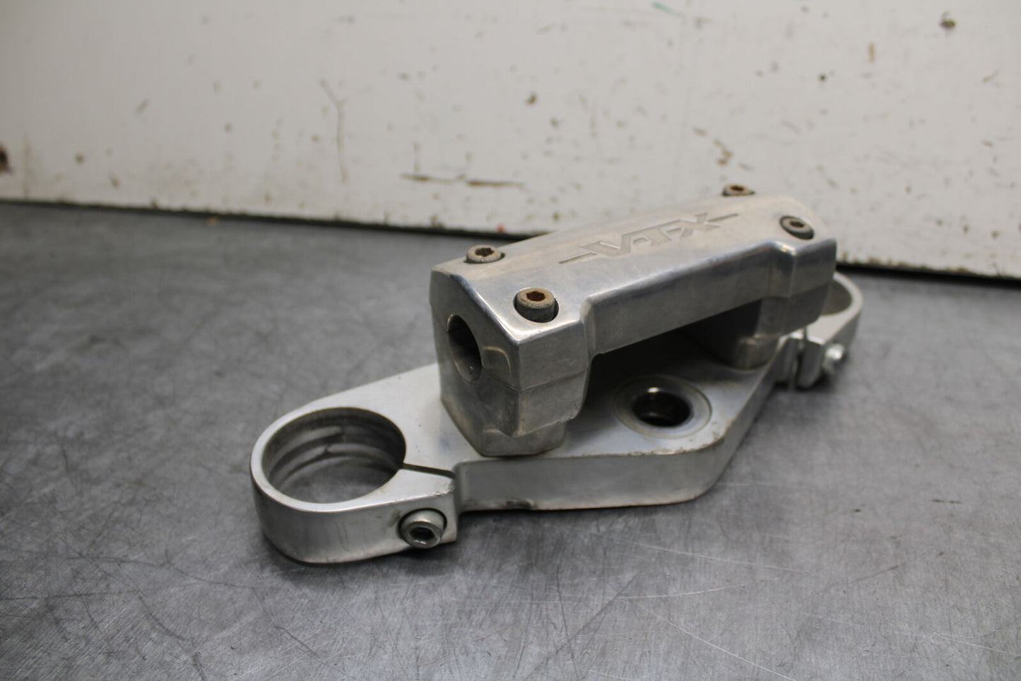 02-04 HONDA VTX1800S FORKS UPPER TRIPLE TREE CLAMP BB712