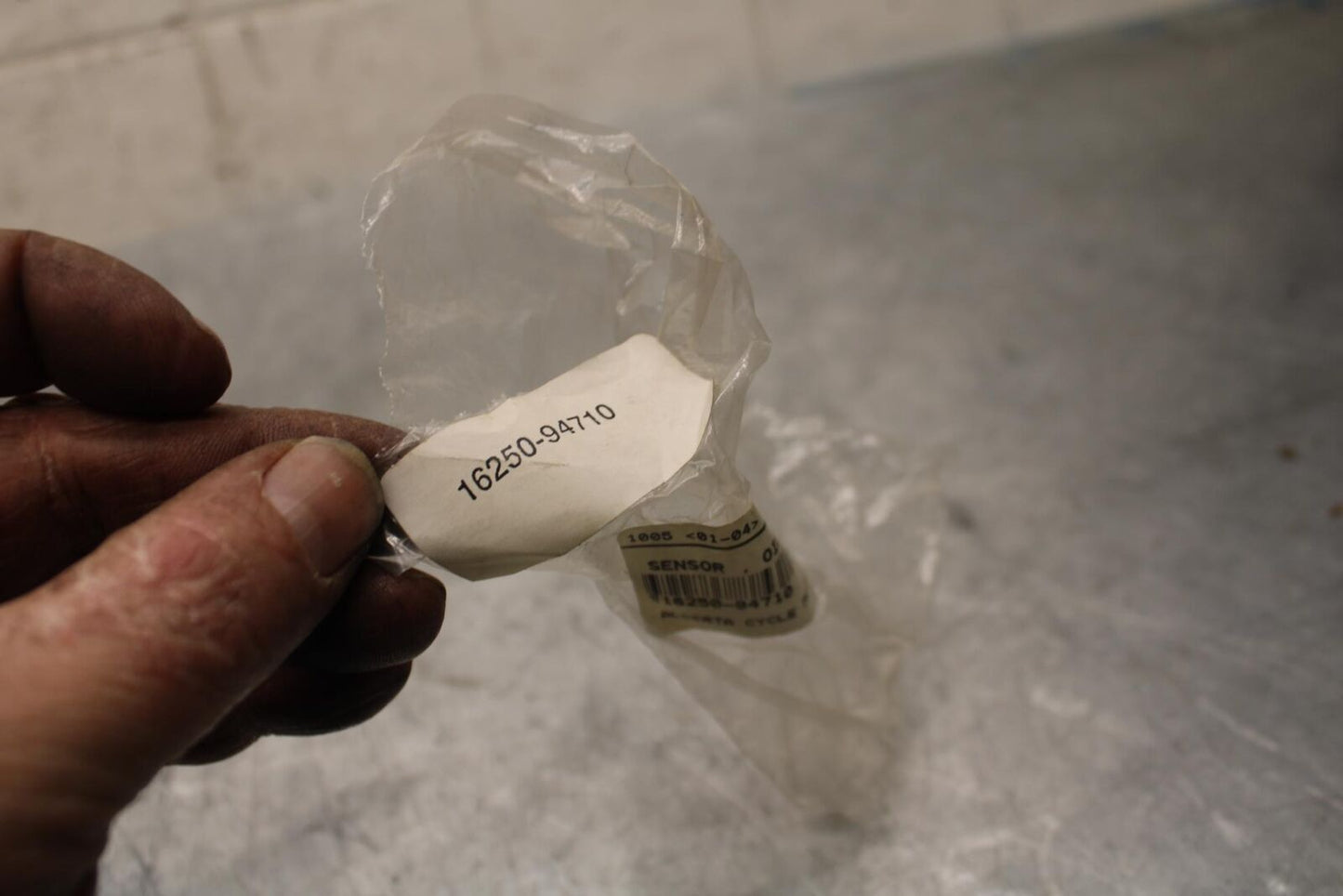 SUZUKI OIL LEVEL GAUGE SENSOR suzuki 16250-94710 bb39