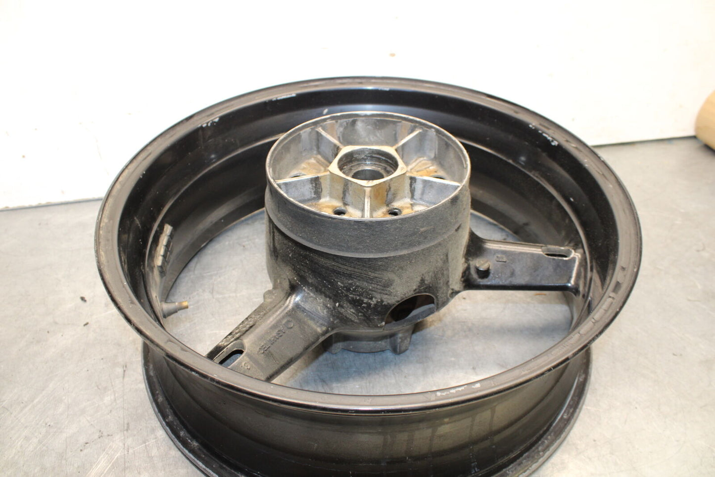 04-05 SUZUKI GSXR600 REAR WHEEL RIM BB658