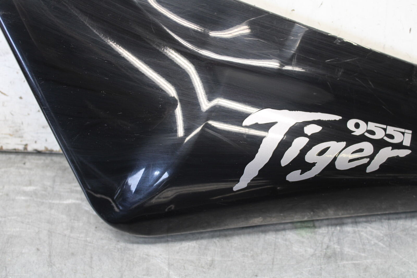 01-06 TRIUMPH TIGER 955I RIGHT LEFT FRONT SIDE SEAT PANELS TRIMS COWLS BB693