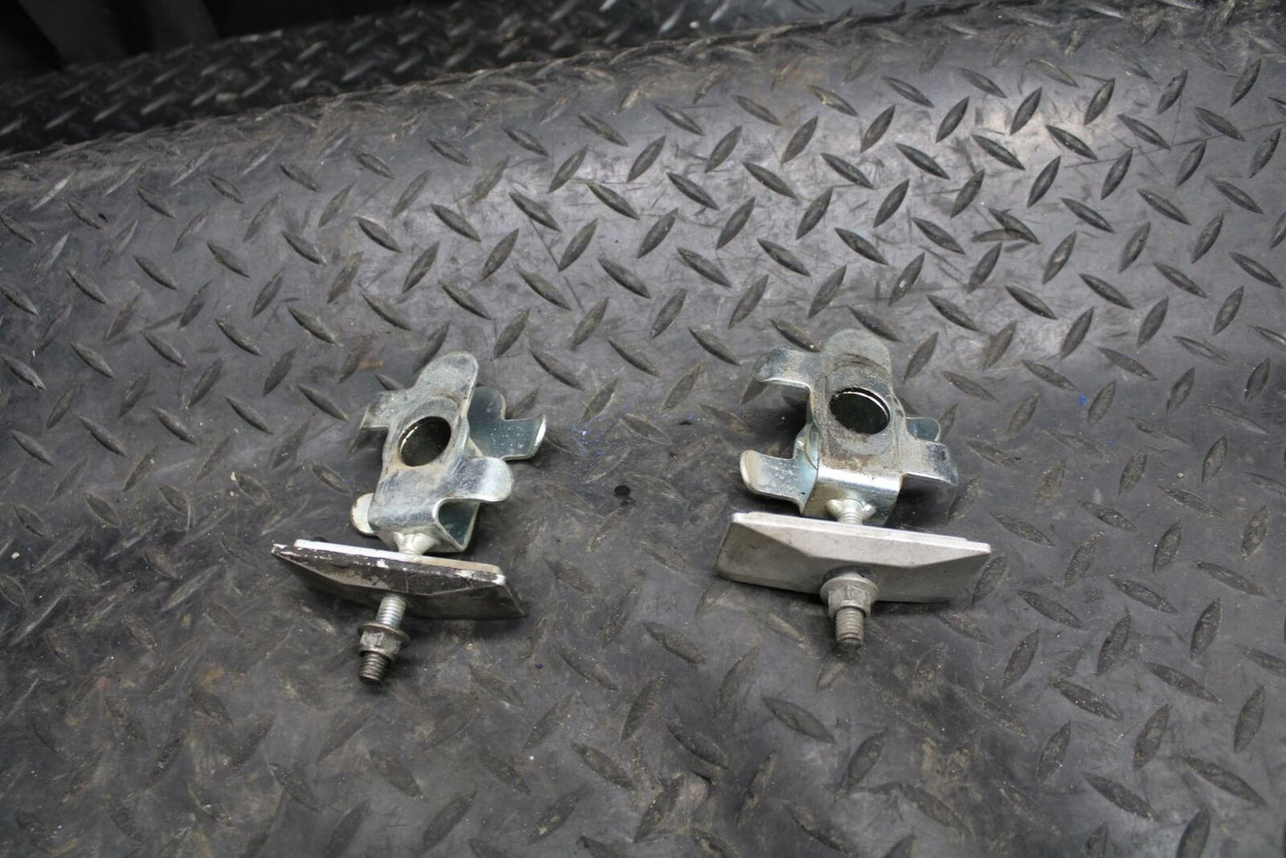 03 SUZUKI SV650S SWINGARM CHAIN TENSIONER ADJUSTMENT BRACKETS BB219