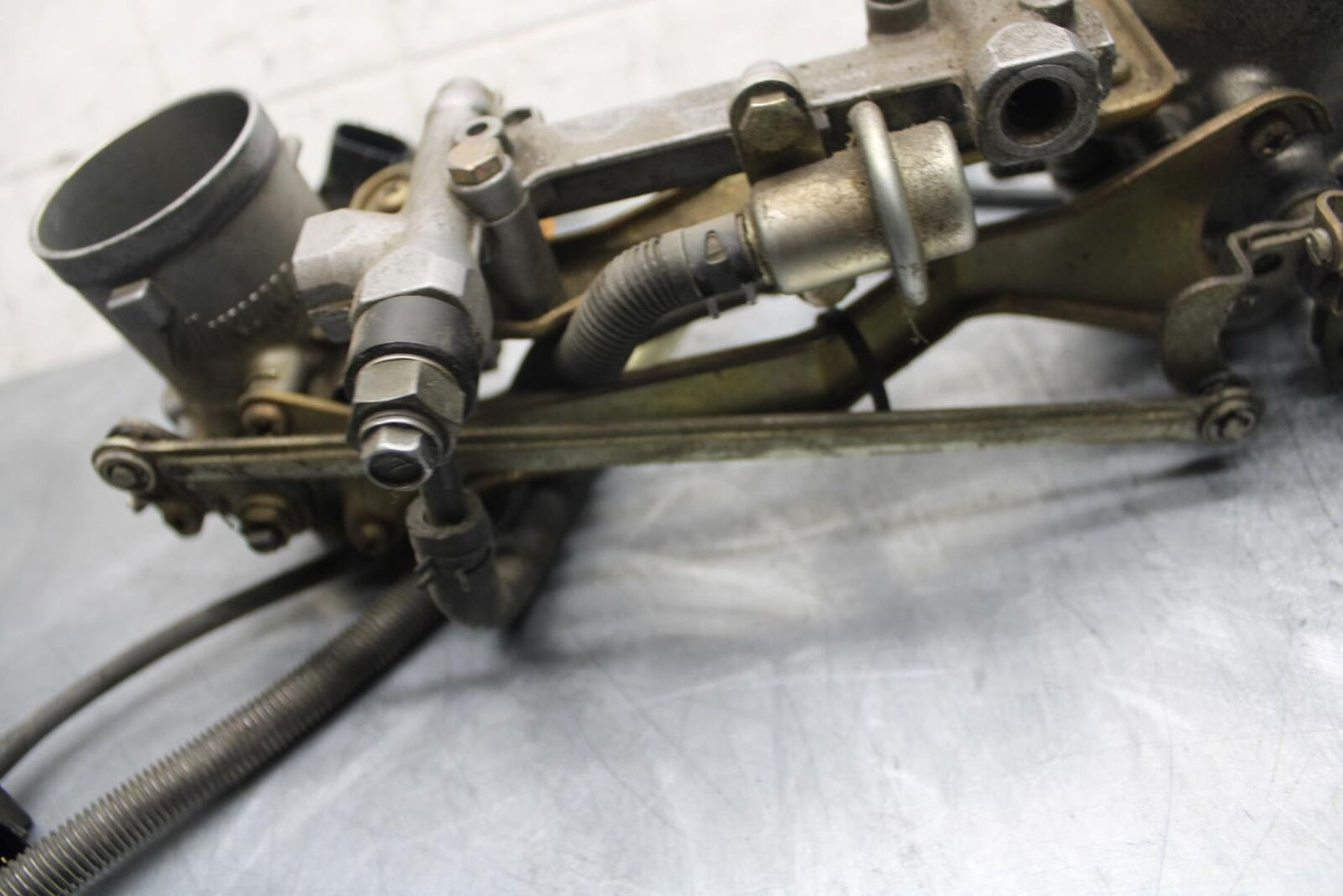 1998 Suzuki TL1000S MAIN FUEL INJECTORS / THROTTLE BODIES