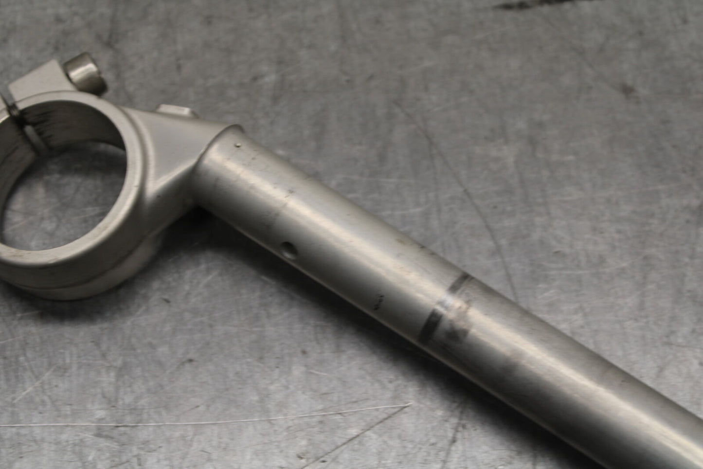 03-04 TRIUMPH DAYTONA 600 RIGHT CLIP ON HANDLEBAR BB745