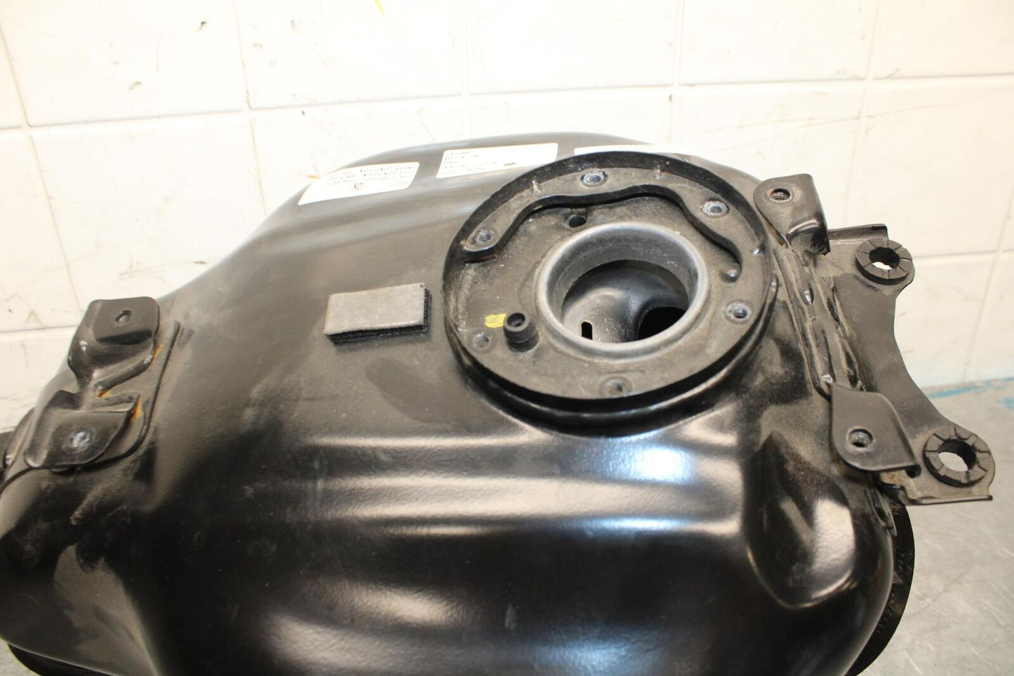 21 HUSQVARNA VITPILEN 401 GAS TANK FUEL CELL PETROL RESERVOIR BB467