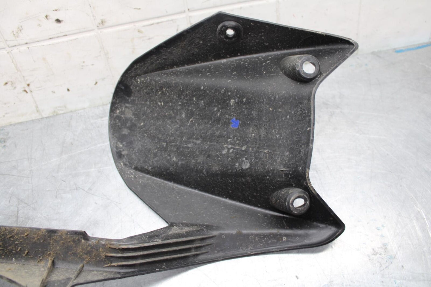 17-21 TRIUMPH STREET TRIPPLE R ABS REAR BACK WHEEL TIRE HUGGER FENDER bb452
