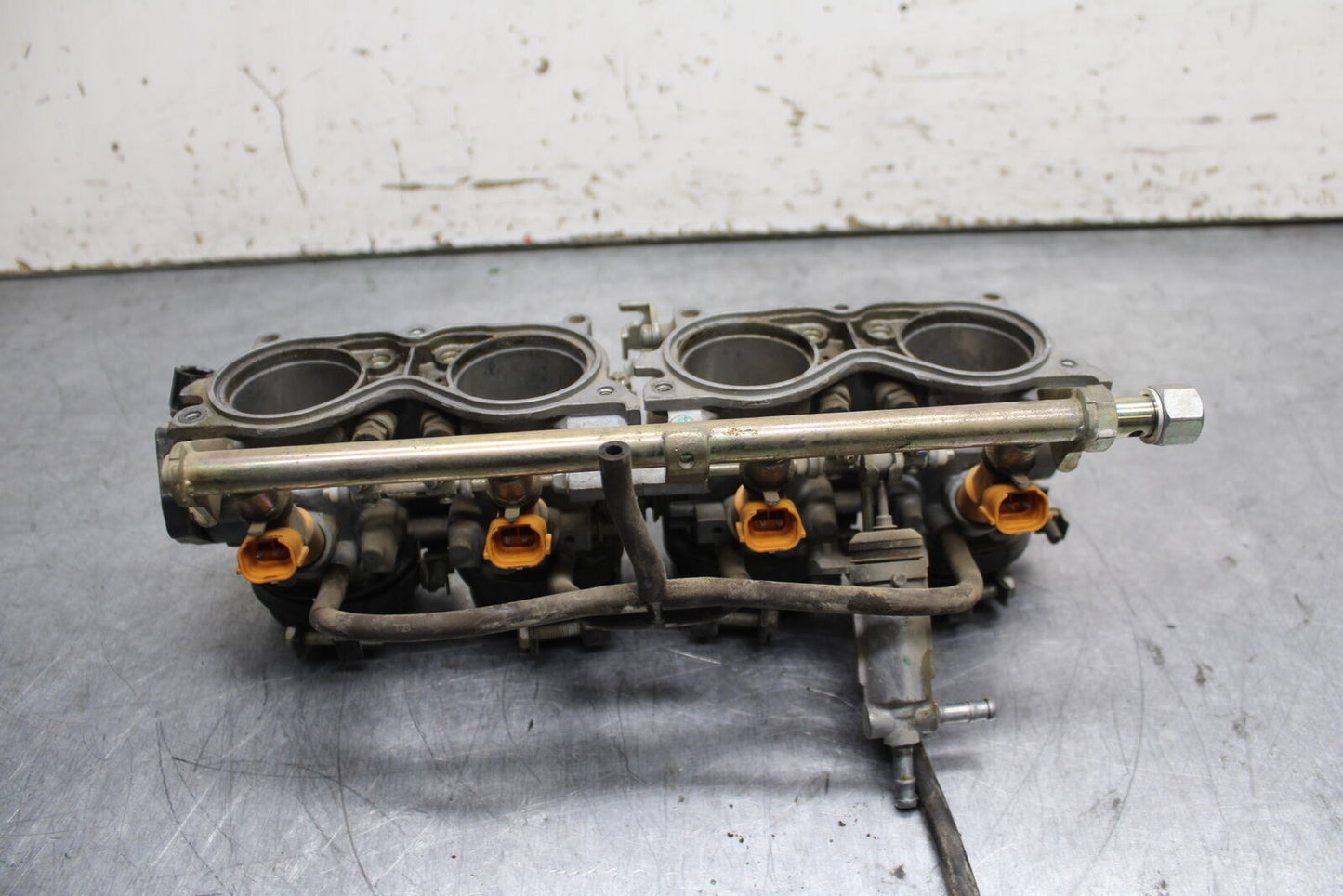 05-06 HONDA CBR600RR MAIN FUEL INJECTORS / THROTTLE BODIES BB739