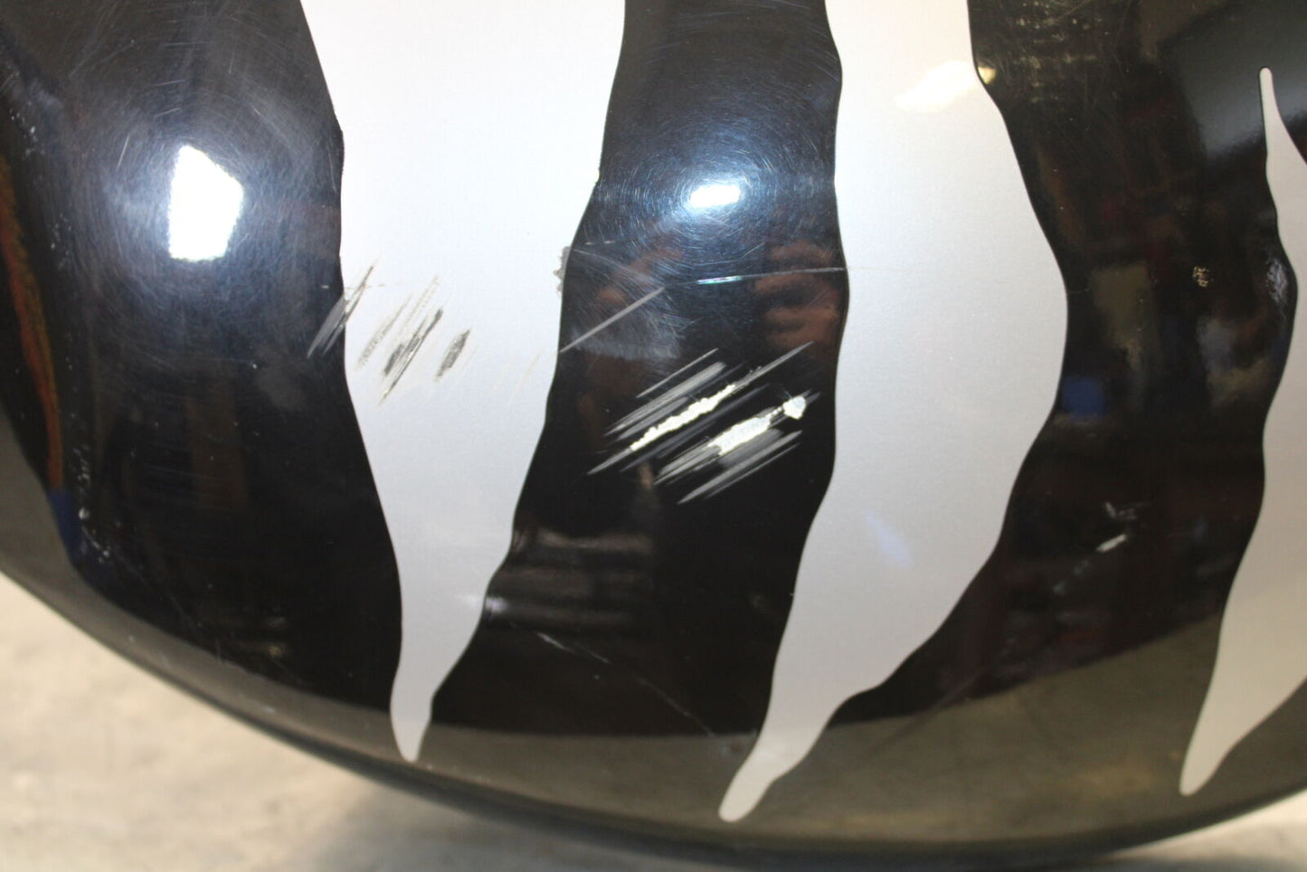 01-06 TRIUMPH TIGER 955I GAS TANK FUEL CELL PETROL RESERVOIR BB693