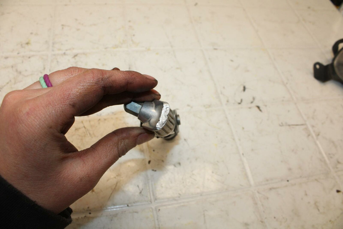 01-02 SUZUKI GSXR750 LEFT REAR BACK PASSENGER PEG BB15