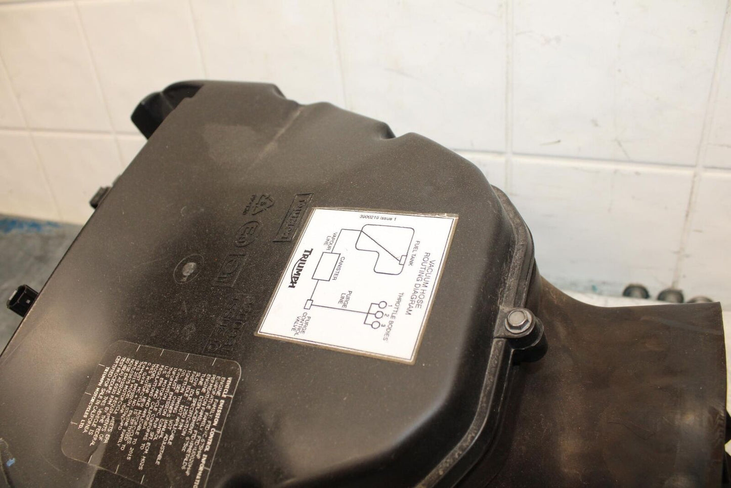 14-15 TRIUMPH STREET TRIPLE R AIRBOX AIR INTAKE FILTER BOX BB441