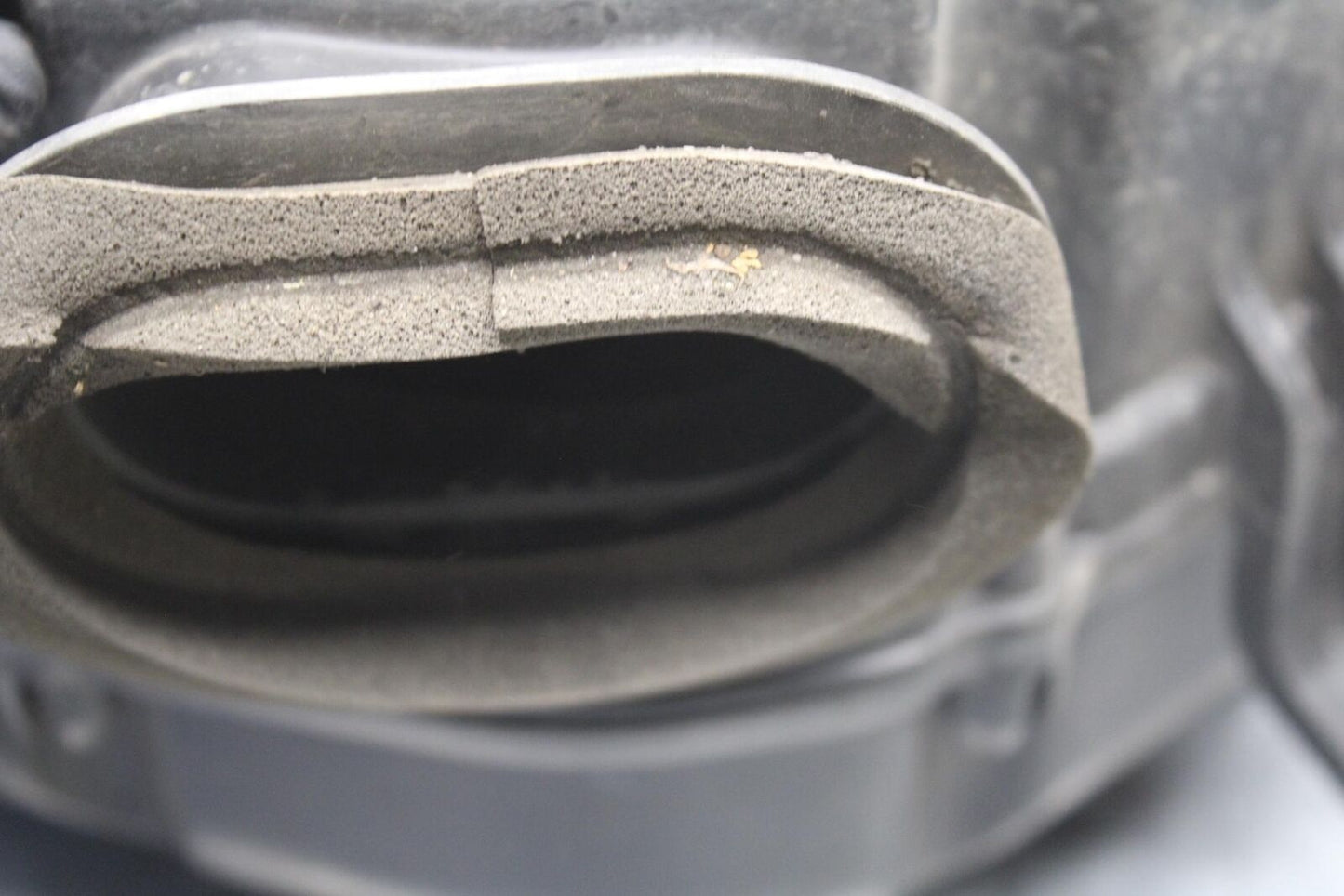 01-03 SUZUKI GSXR600 AIRBOX AIR INTAKE FILTER BOX 13700-39F00 BB633