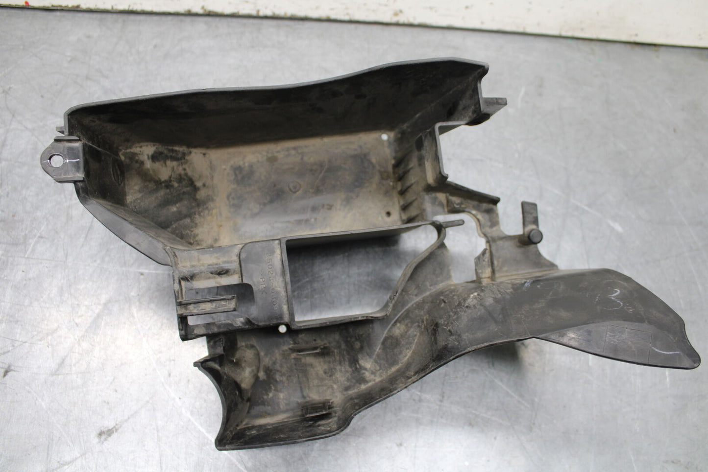 12-17 KAWASAKI ER-6N Z650 REAR BACK TAIL UNDERTAIL BATTERY TRAY PLASTIC BB709