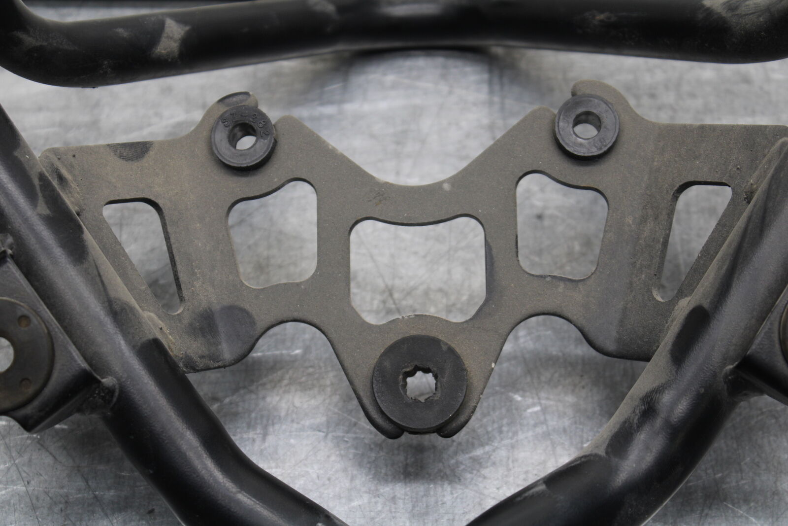 03-07 SUZUKI SV1000S UPPER FAIRING MIRROR GAUGES STAY BRACKET 94510-16G00 BB657