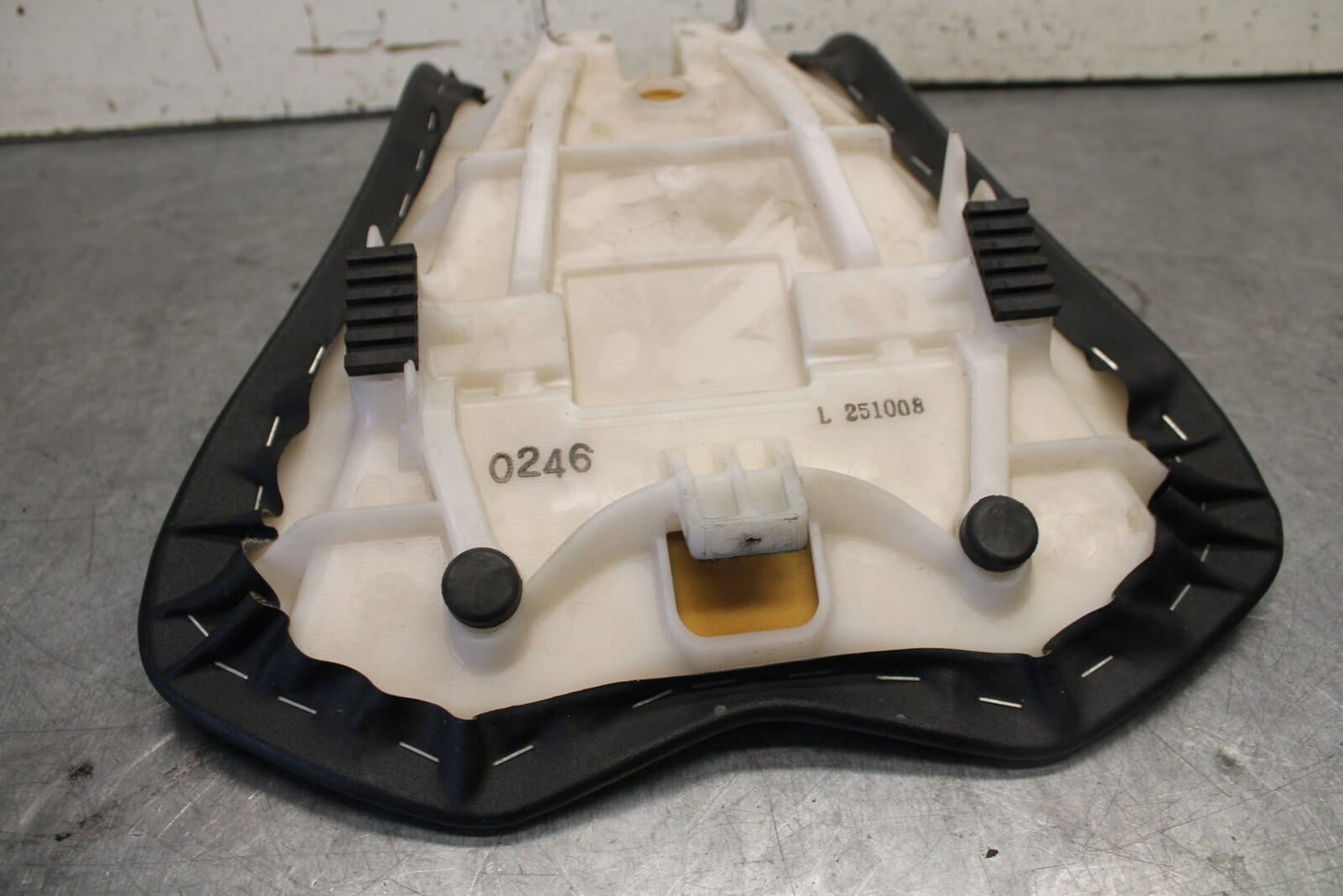 13-18 KAWASAKI NINJA ZX6R FRONT DRIVERS SEAT PAD SADDLE BB682