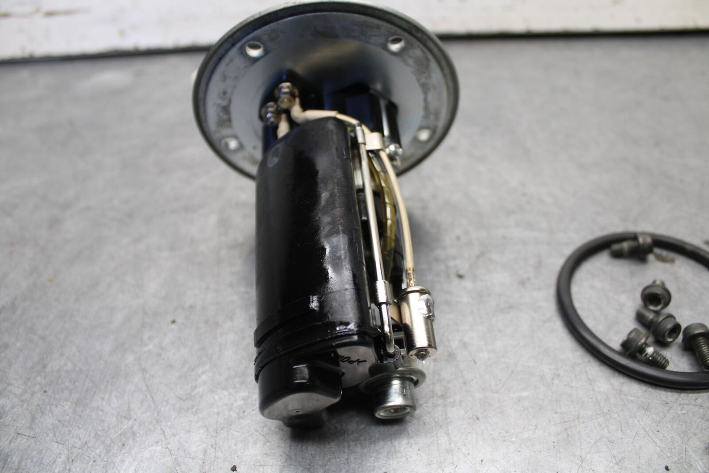 04-05 SUZUKI GSXR600 FUEL PUMP GAS PETROL SENDER UNIT 15100-29G00 BB658