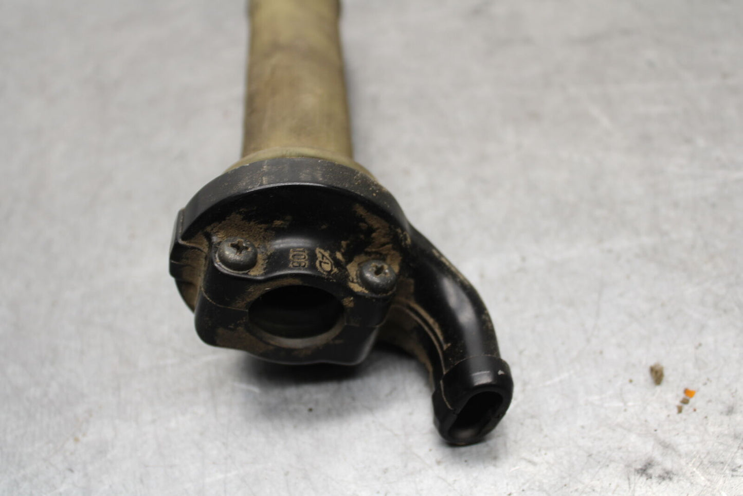 09-11 TRIUMPH DAYTONA 675 THROTTLE CABLE LINE HOUSING GUIDE BB652