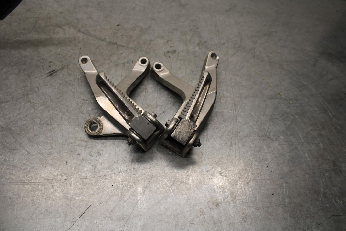 96-07 YAMAHA YZF600R REAR BACK PASSENGER PEG SET PAIR THUNDERCAT BB427