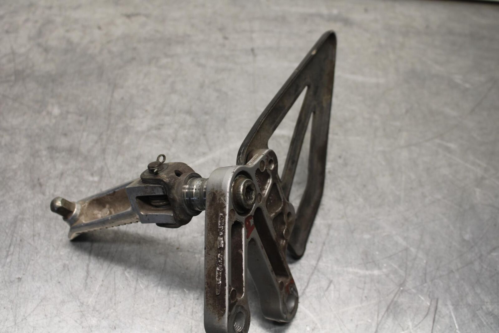 01-03 SUZUKI GSXR600 LEFT REARSET REAR SET DRIVER FOOT PEG REST STOP BB633