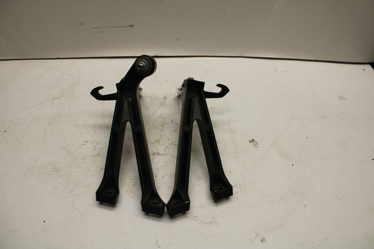 11-21 SUZUKI GSXR600 REAR PASSENGER PEG SET PAIR 43600-14J10 43700-14J10 BB260