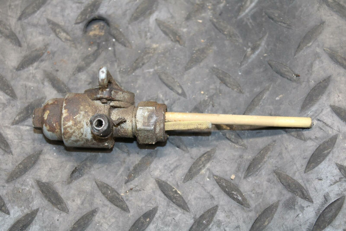 71 YAMAHA L5 GAS TANK FUEL COCK PETCOCK SHUT OFF VALVE BB230