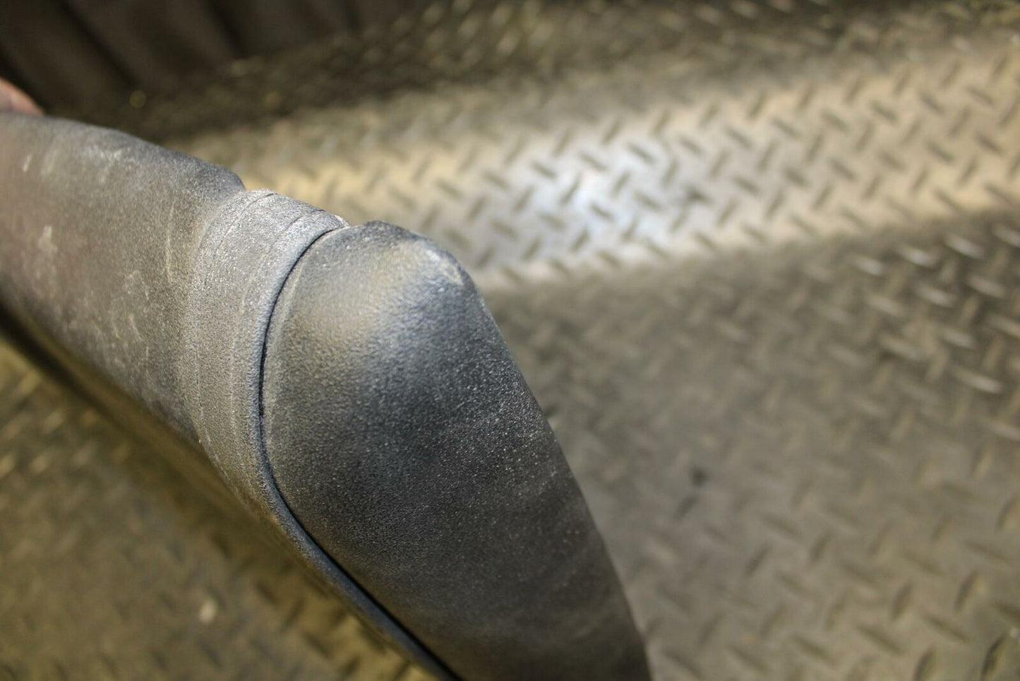 02 SUZUKI GSXR1000 REAR BACK PASSENGER TANDEM SEAT PAD SADDLE PILLION bb171