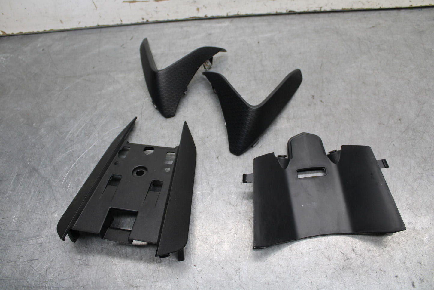 21-24 APRILIA RSV4 FAIRING COWL TRIM COVER PANEL KIT BB668