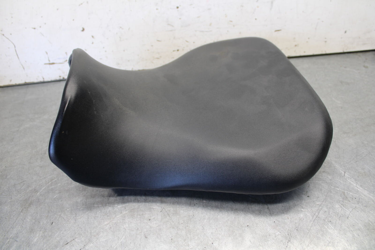04 SUZUKI GSXR600 FRONT DRIVERS SEAT PAD SADDLE PILLION 45100-29G00-6BY BB676