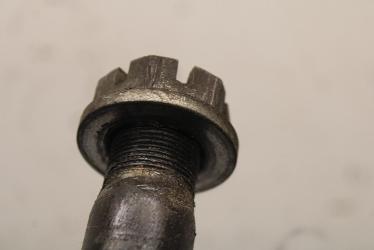 01-03 SUZUKI GSXR600 REAR AXLE BACK WHEEL RIM PIVOT BOLT AXEL BB633