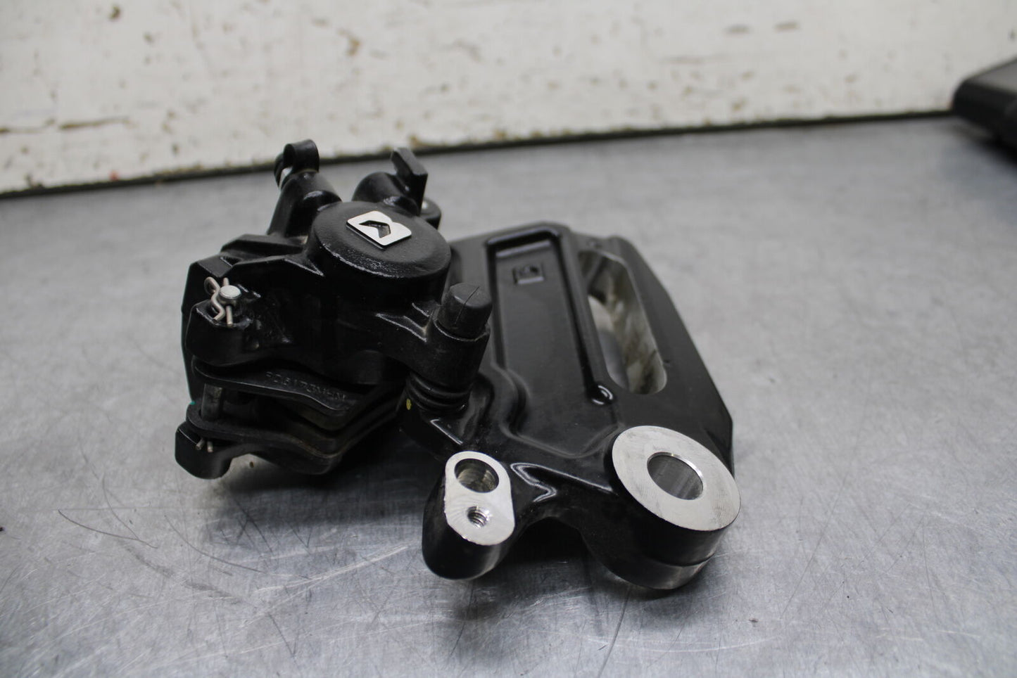 17-24 KTM 390 DUKE REAR BACK BRAKE CALIPER W MOUNT BRACKET BB734