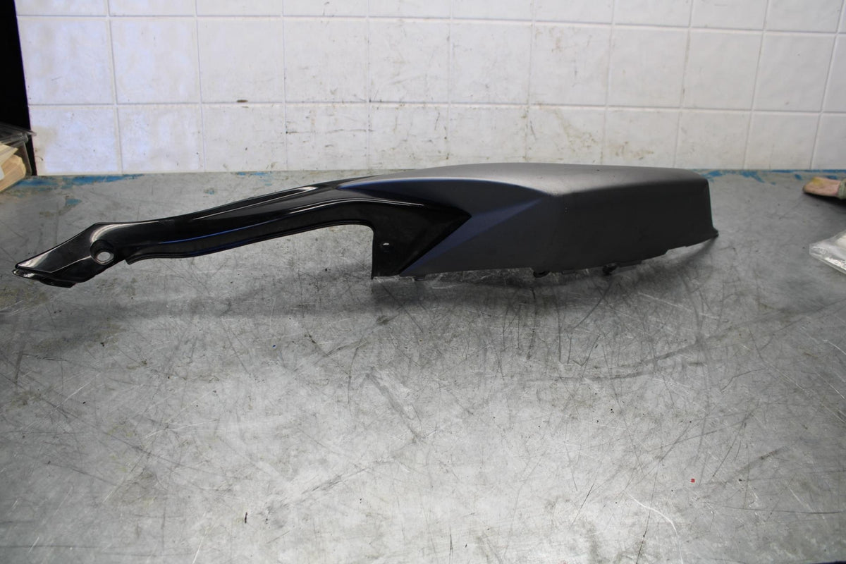 08-10 SUZUKI GSXR600 RIGHT REAR BACK TAIL FAIRING COWL SHROUD BB430