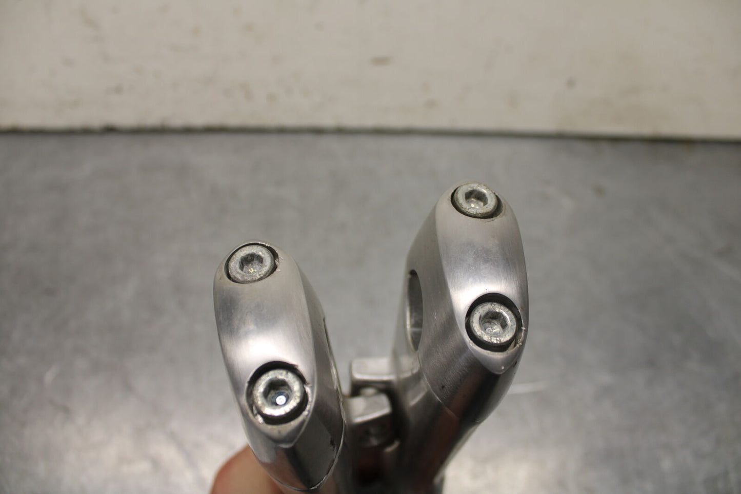 05-06 SUZUKI BOULEVARD M50 HANDLEBAR RISERS BB671