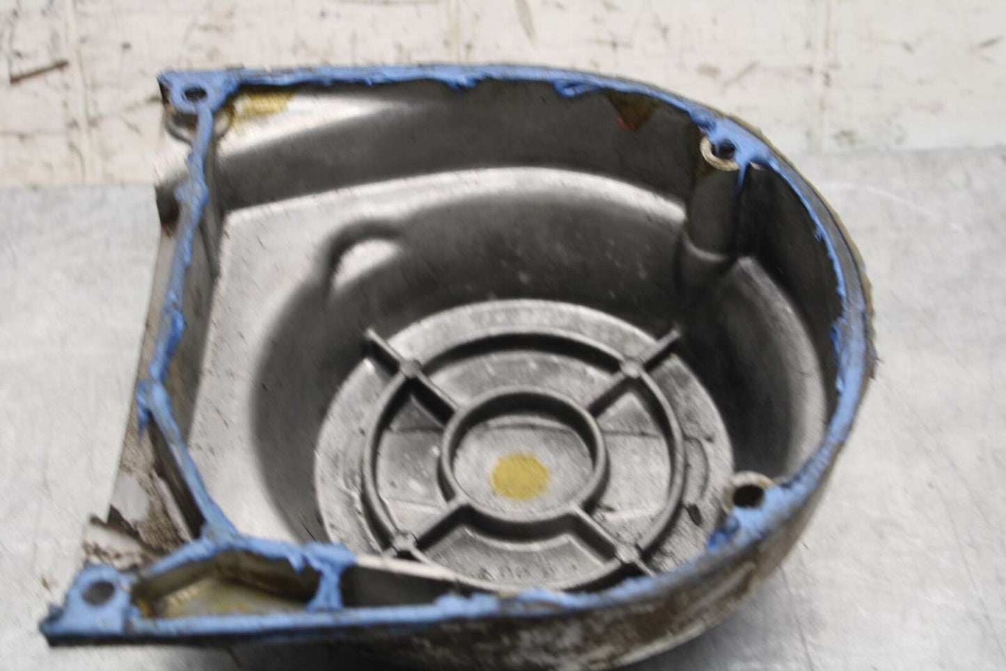75 SUZUKI GT 550 STATOR MAGNETO ALTERNATOR GENERATOR COVER BB67