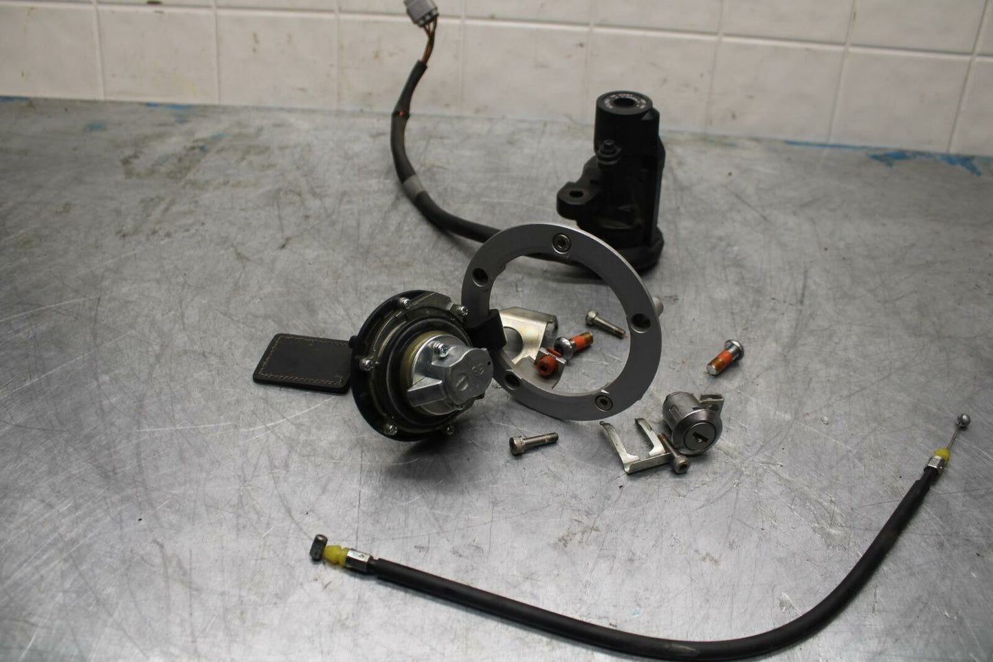 11-17 SUZUKI GSXR600 IGNITION LOCK KEY SET W/ GAS CAP AND SEAT LOCK BB417