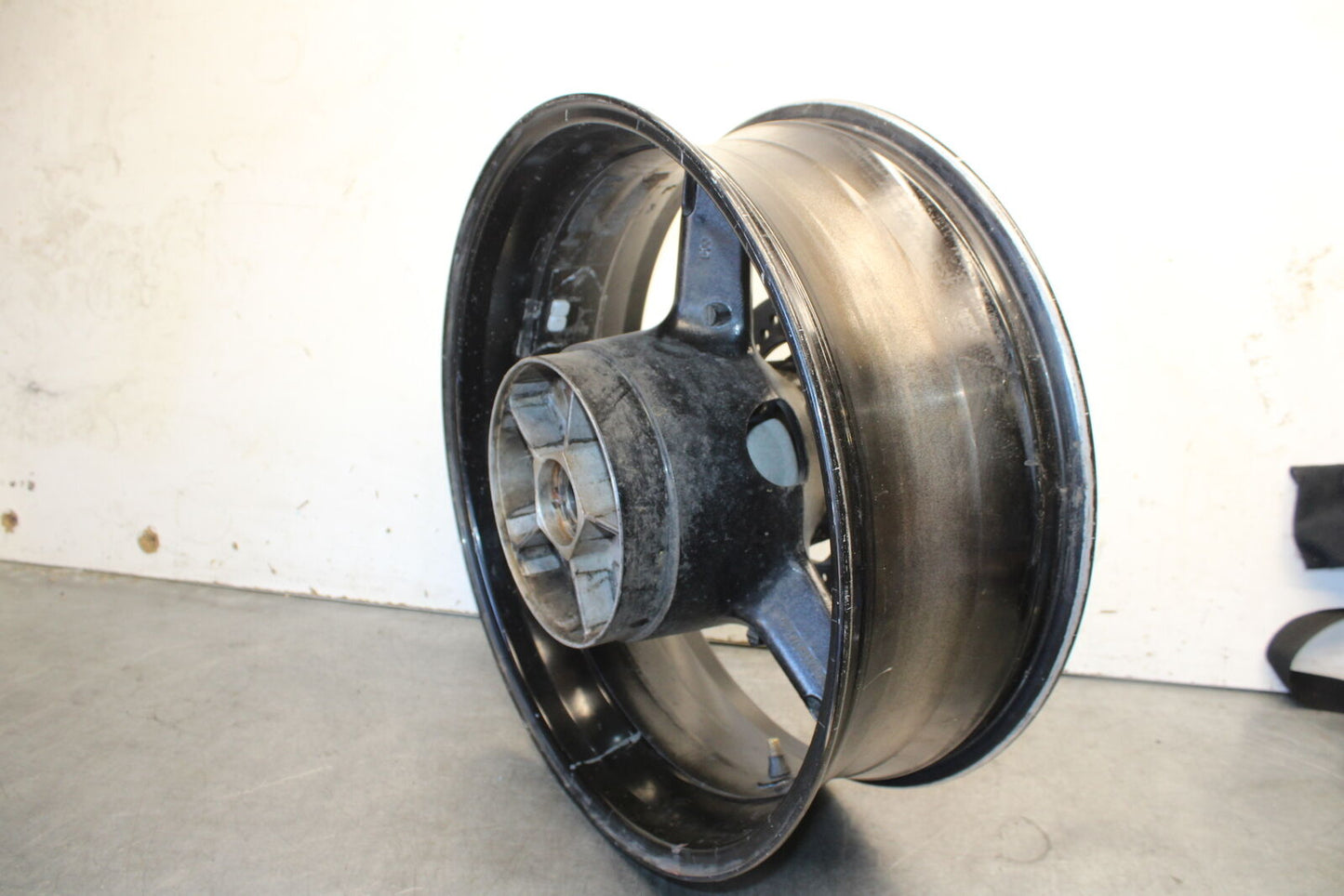 05-06 SUZUKI GSXR1000 REAR WHEEL BACK RIM BB677