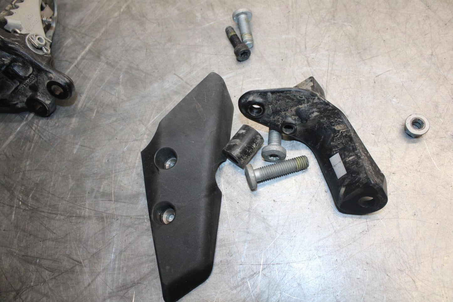 22 KTM 890 ADVENTURE RIGHT REARSET REAR SET DRIVER FOOT PEG REST STOP BB514