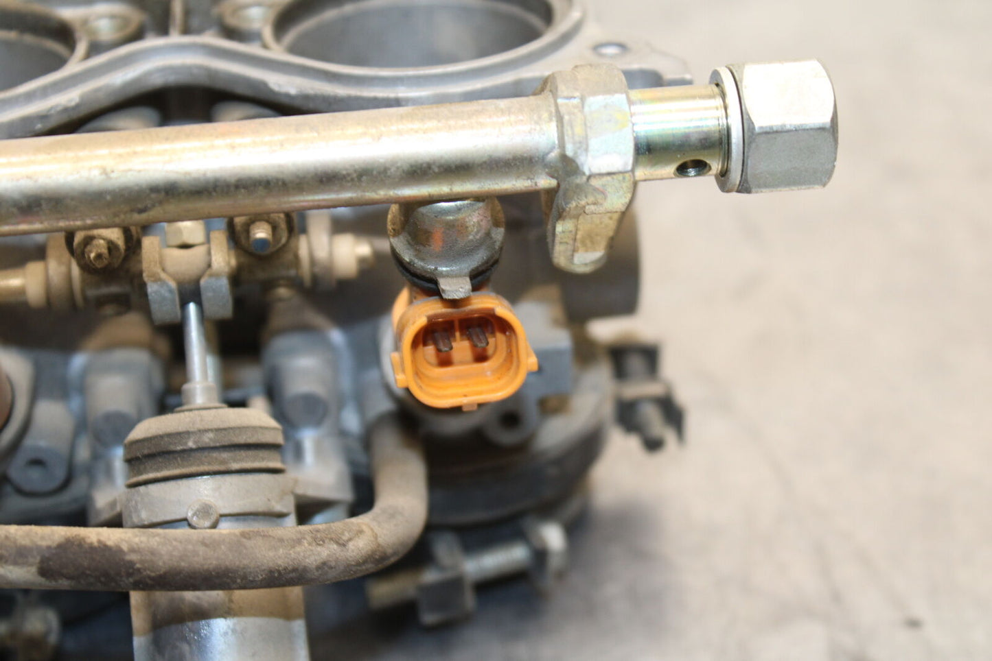 05-06 HONDA CBR600RR MAIN FUEL INJECTORS / THROTTLE BODIES BB739