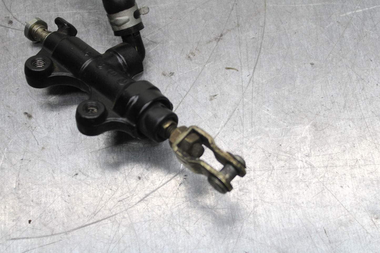 03-04 TRIUMPH DAYTONA 600 REAR BACK BRAKE MASTER CYLINDER W RESERVOIR BB745