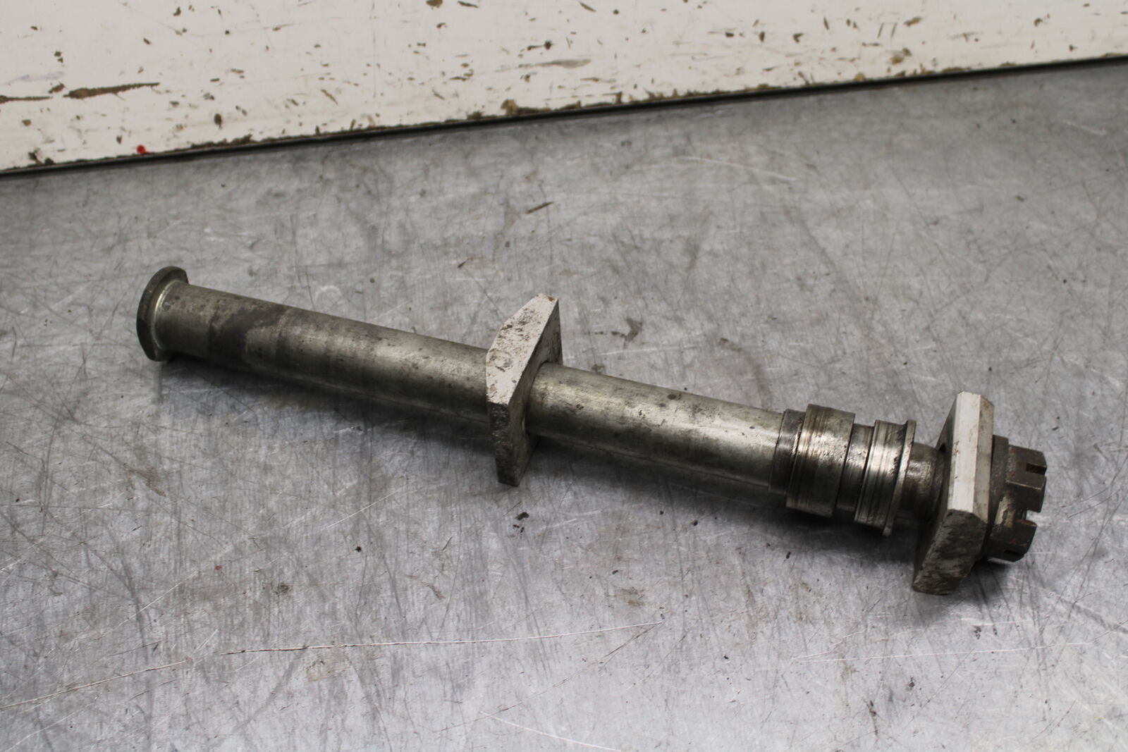 01-03 SUZUKI GSXR600 REAR AXLE BACK WHEEL RIM PIVOT BOLT AXEL BB336