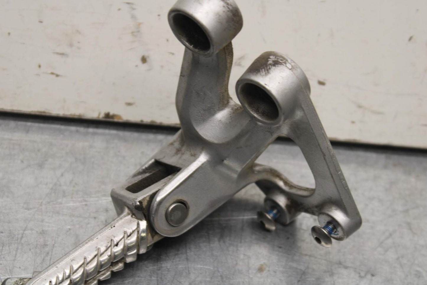 06-07 SUZUKI GSXR 600 LEFT REARSET REAR SET DRIVER FOOT PEG REST STOP BB104