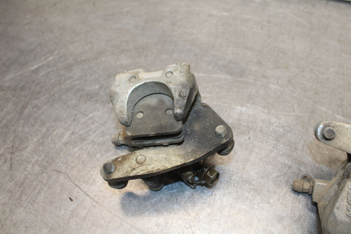 01-05 YAMAHA RAPTOR 660R LEFT RIGHT FRONT BRAKE CALIPER BB695