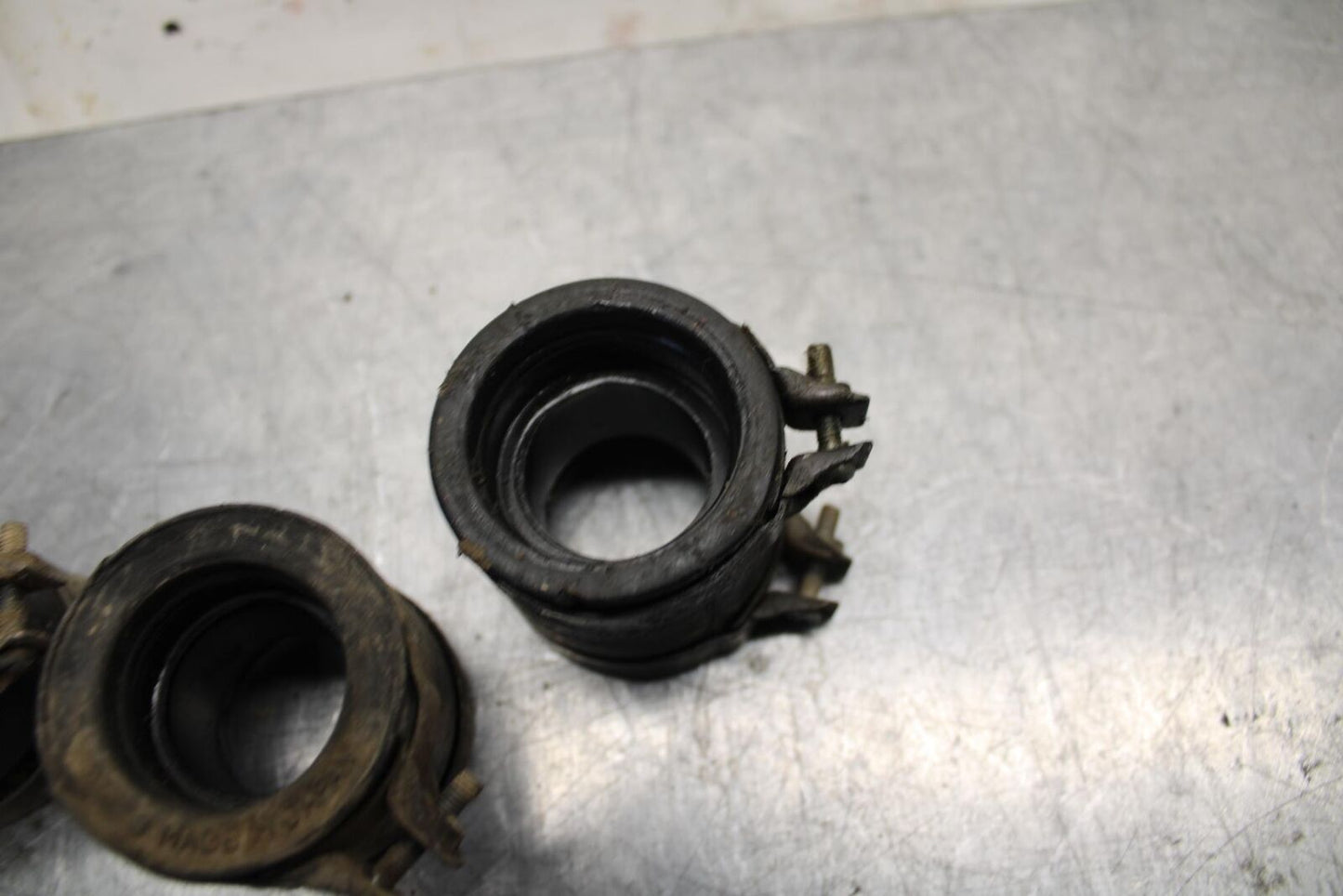 75 SUZUKI GT 550 INTAKE MANIFOLDS BB72