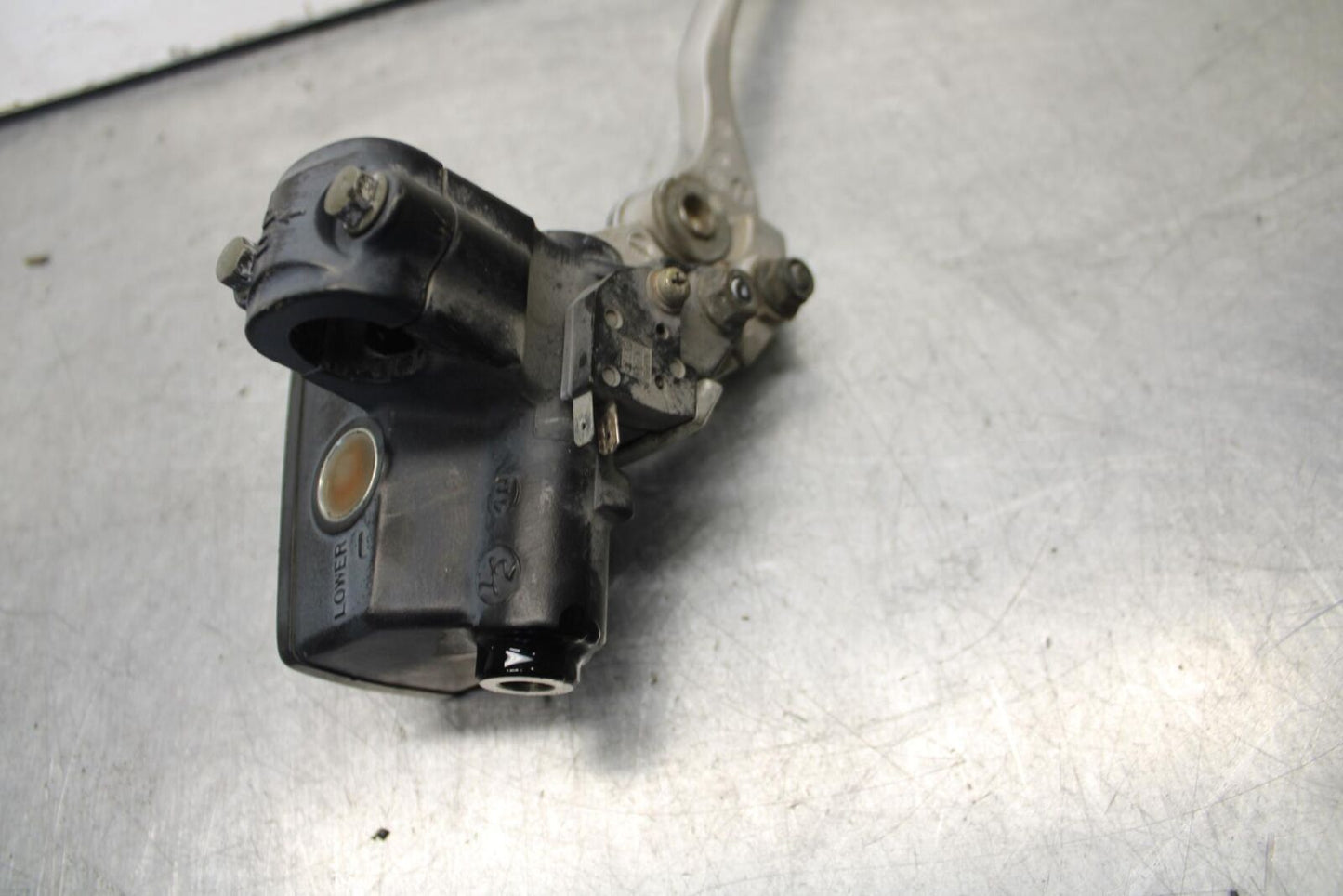 1995 Suzuki RF600R FRONT BRAKE MASTER CYLINDER w/ LEVER BB615