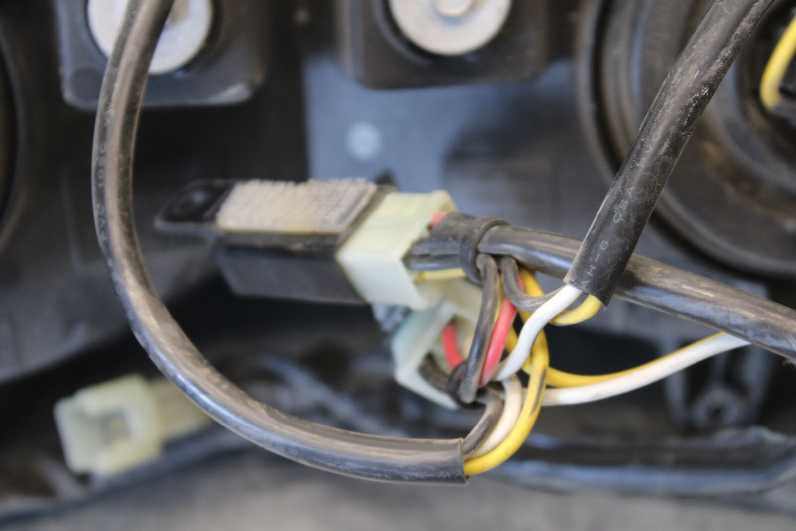 03-07 SUZUKI SV1000S FRONT HEADLIGHT HEAD LIGHT LAMP BB657