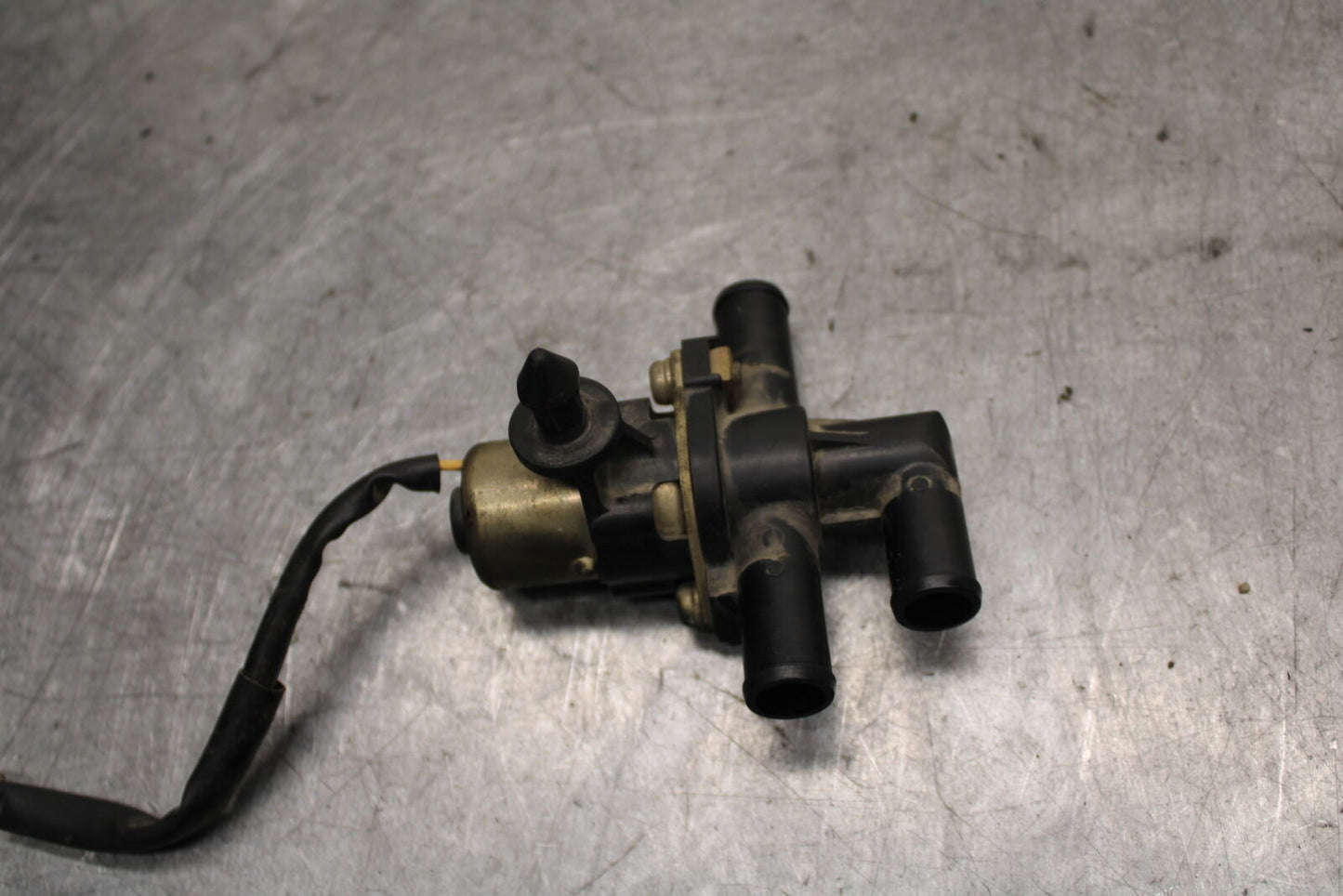 04-06 YAMAHA YZF R1 AIR VALVE SOLENOID TOP ENGINE SWITCH SENSOR BB659