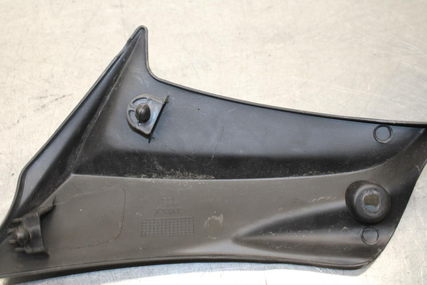 2011 Suzuki GSXR600 RIGHT FRAME SIDE COVER COWL PANEL TRIM BB94