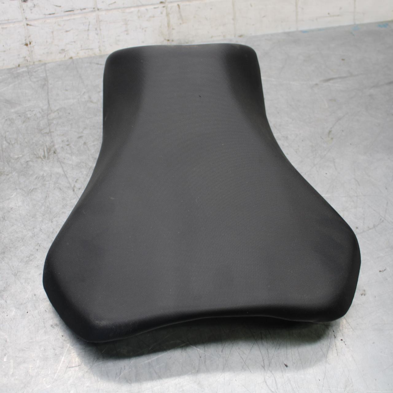 2017 Suzuki GSXR600 FRONT DRIVERS SEAT PAD SADDLE PILLION 45100-14J10-DW2 BB527