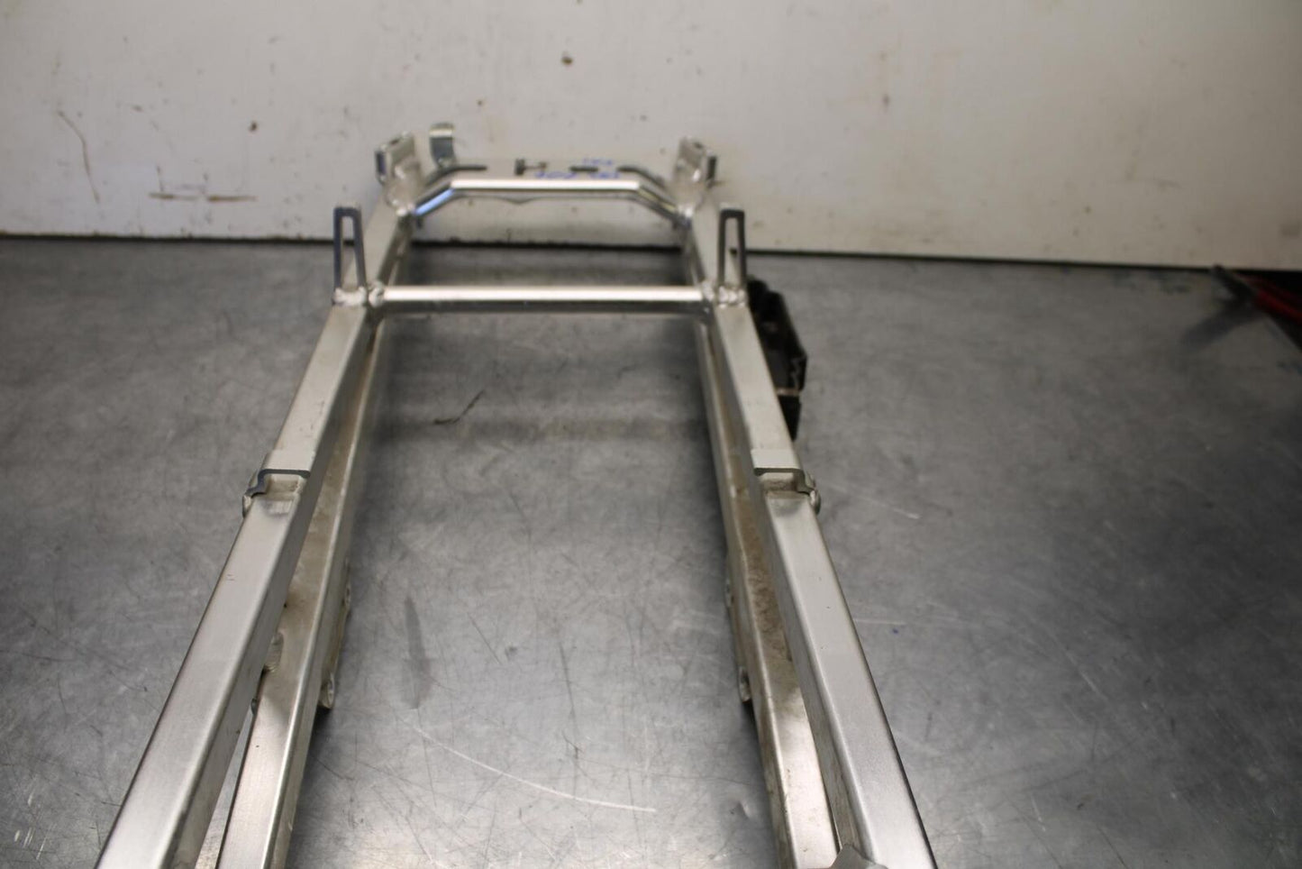 01-06 HONDA CBR600F4I REAR SUBFRAME BACK SUB FRAME 50200-MBW-D20 BB626