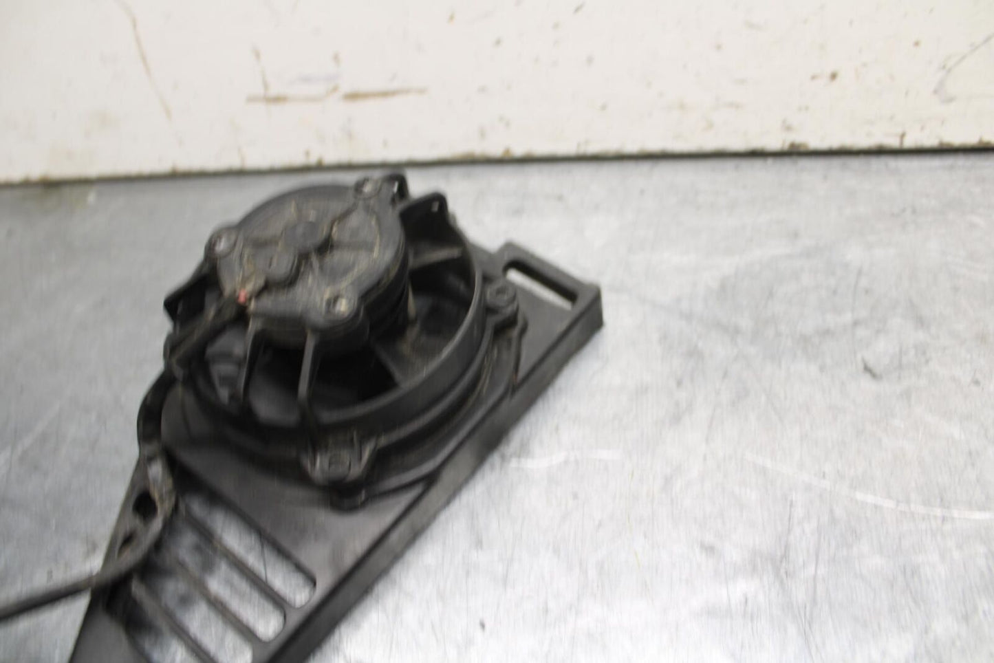 16-18 KTM 690 DUKE ENGINE RADIATOR COOLING FAN BB631