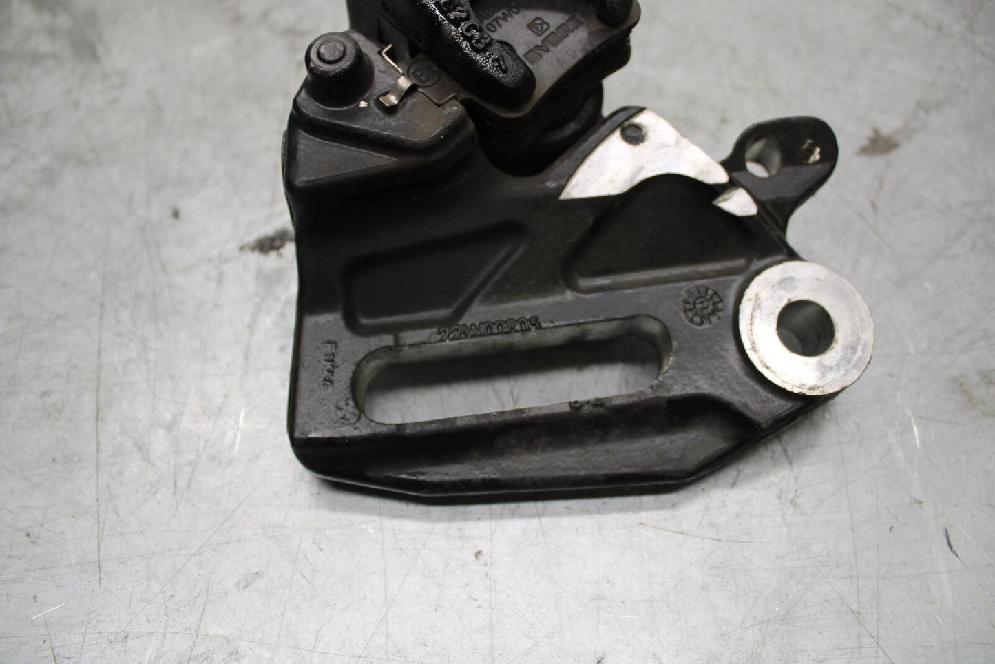 22-23 HUSQVARNA SVARTPILEN 401 REAR BACK BRAKE CALIPER W MOUNT BRACKET BB541