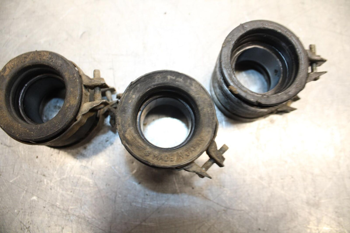 75 SUZUKI GT 550 INTAKE MANIFOLDS BB72